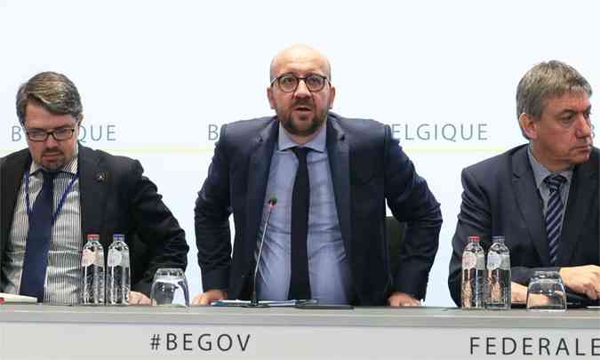 O premi belga Charles Michel (Centro) em pronunciamento aps os atentados terroristas de Bruxelas. Exploses acontecem quatro dias aps a priso de Saleh Abdeslam, considerado mentor dos atentados de Paris (foto: AFP / BELGA / Nicolas Maeterlinck )