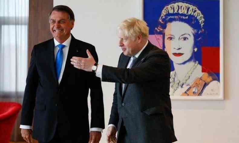 Boris Johnson exalta vacina e Bolsonaro diz que não tomou (foto: Alan Santos/PR)