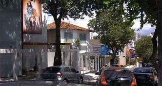 Rua Cura D`Ars � uma das que concentram confec��es. No total, cerca de 220 empresas do ramo funcionam no bairro, que pode ter expans�o do setor(foto: Cristina Horta/EM/D.a Press)