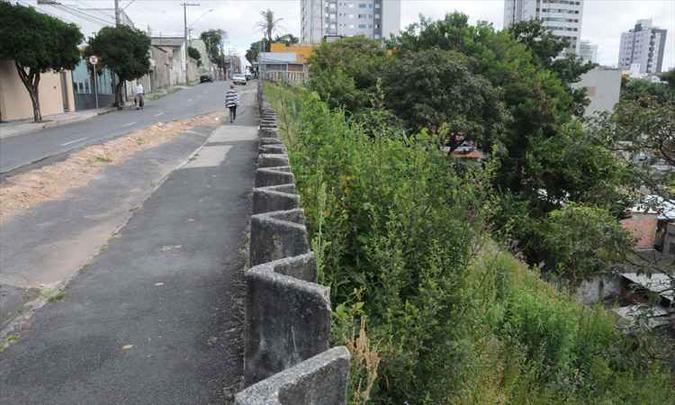 Moradores seguem na expectativa para que a intervenção, que custará cerca de R$ 1,13 milhão e tem prazo de execução estimado em 240 dias, saia do papel. (foto: Paulo Filgueiras/EM/DA Press) Moradores seguem na expectativa para que a intervenção, que custará cerca de R$ 1,13 milhão e tem prazo de execução estimado em 240 dias, saia do papel. (foto: Paulo Filgueiras/EM/DA Press)