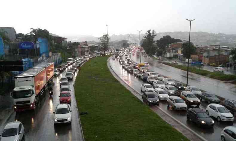 Volumes de chuva no ms de maro j esto prximos de ultrapassar a mdia histria da Defesa Civil para BH (foto: Guilherme Paranaba/ EM/ D.A Press )