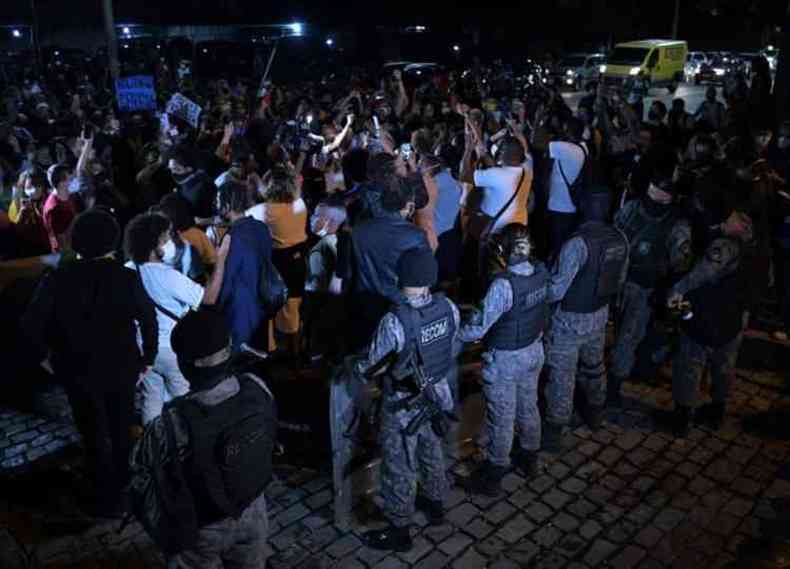 Vrios protestos contra violncia policial ocorrem no Rio de Janeiro depois do massacre em Jacarezinho(foto: Carl de Souza/AFP)