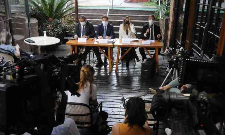 Advogados que participaram da entrevista coletiva: Marcos Aurlio Souza Santos, Fernando Drummond, Isabella Nejm e Estvo Nejm(foto: Juarez Rodrigues/ EM/ D A Press.)
