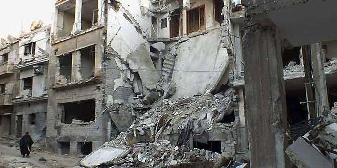 Homs, sitiada h� 600 dias, foi bombardeada durante confrontos na S�ria(foto: Yazan Homsy/Reuters)