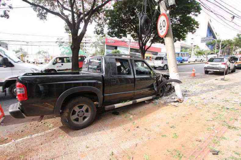 A manuteno dos postes atingido causou prejuzo de R$ 8,5 milhes(foto: Edesio Ferreira/EM/D.A Press)
