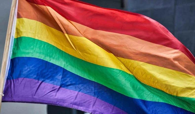 Atos de homofobia e transfobia passam a se enquadrar no crime de injúria racial(foto: Pixabay/Reprodução) Bandeia LGBTQIA+