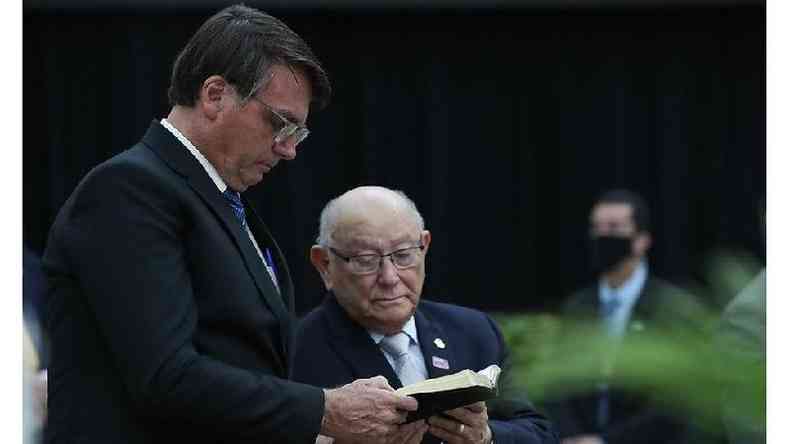 Presidente Jair Bolsonaro ao lado do pastor Wellington Bezerra da Costa, lder da Confradesp, em culto em So Paulo