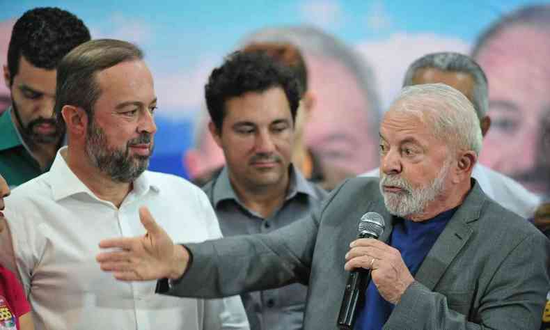 Alexandre Silveira e Lula em comcio 