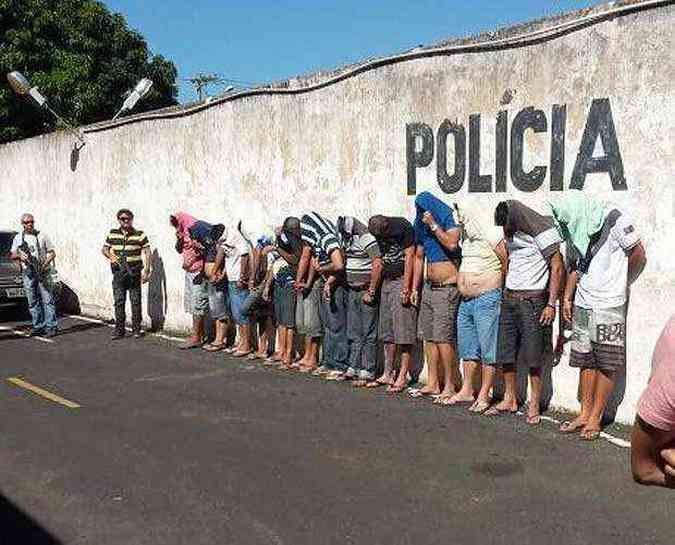 Grupo  suspeito de roubar cargas em So Paulo, Minas Gerais, Gois e Tocantins(foto: Polcia Civil/Divulgao)