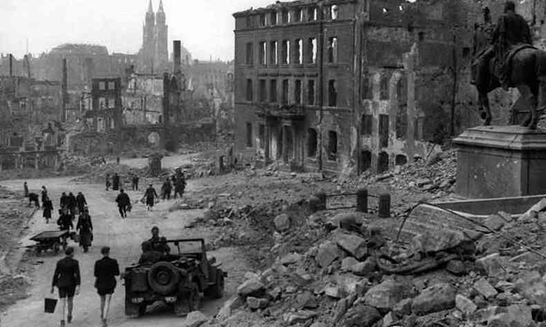Runas da cidade alem de Nuremberg aps a Segunda Guerra Mundial - a existncia de um rgo internacional efetivo de mediao poderia ter evitado o conflito.