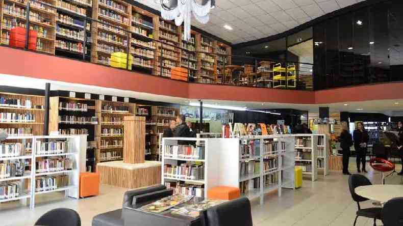 Biblioteca Municipal 'Joo Mesquita Valena', em Marlia, So Paulo
