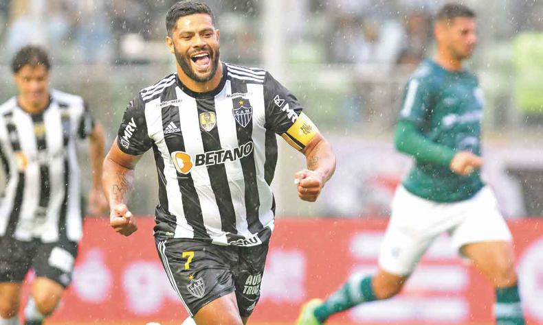 Hulk, comemorando gol com a camisa do Atltico