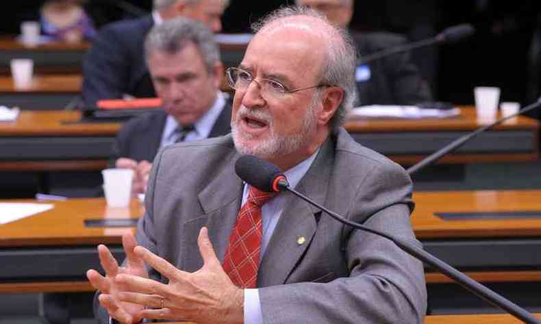 Eduardo Azeredo renunciou ao mandato de deputado federal em fevereiro de 2014. O processo que tramitava no STF, veio para Minas(foto: Alexandra Martins/Cmara dos Deputados)