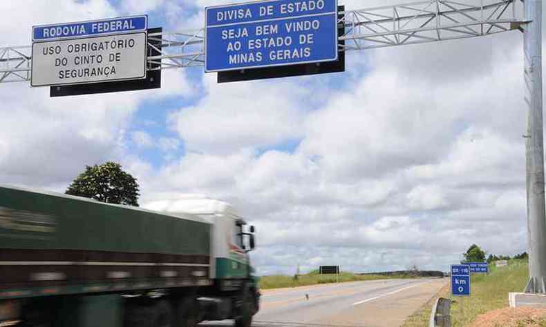 Km 0 da BR-116, em Minas Gerais: rodovia ser alvo de leilo no ano que vem(foto: Paulo Filgueiras/EM/D.A Press - 23/01/2012)