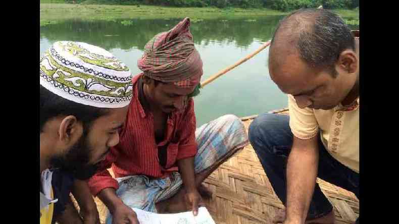 A equipe da Bengal Muslin contou com a ajuda de moradores locais na busca pela planta perdida(foto: Drik/Bengal Muslin)