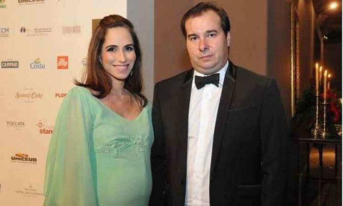 Rodrigo Maia e sua esposa Patrícia Vasconcelos Maia grávida de Felipe, durante o Baile das Embaixadas 2017 na embaixada da Itália(foto: Edy Amaro / CB / D.A. Press) Rodrigo Maia e sua esposa Patrícia Vasconcelos Maia grávida de Felipe, durante o Baile das Embaixadas 2017 na embaixada da Itália(foto: Edy Amaro / CB / D.A. Press)