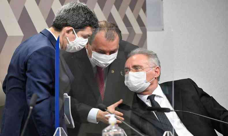 Renan, com Randolfe e Aziz, criticou oitiva do ex-ministro Eduardo Pazuello(foto: Leopoldo Silva/Agncia Senado)