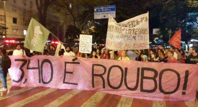 Grupo chegou a fechar parcialmente a Avenida Afonso Pena(foto: Ramon Lisboa/EM/D.A.Press)