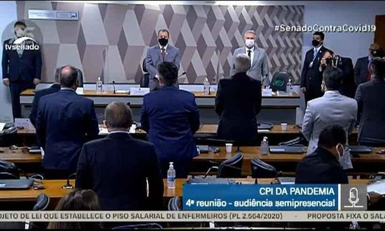 Minuto de sil�ncio por Paulo Gustavo tamb�m foi em homenagem a outras milhares de v�timas no pa�s(foto: Reprodu��o/YouTube TV Senado)