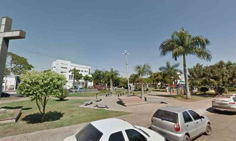 Homem levou mulher e criana  Praa Firmina Santana depois estuprou a ex-companheira(foto: Google Street View/Reproduo)