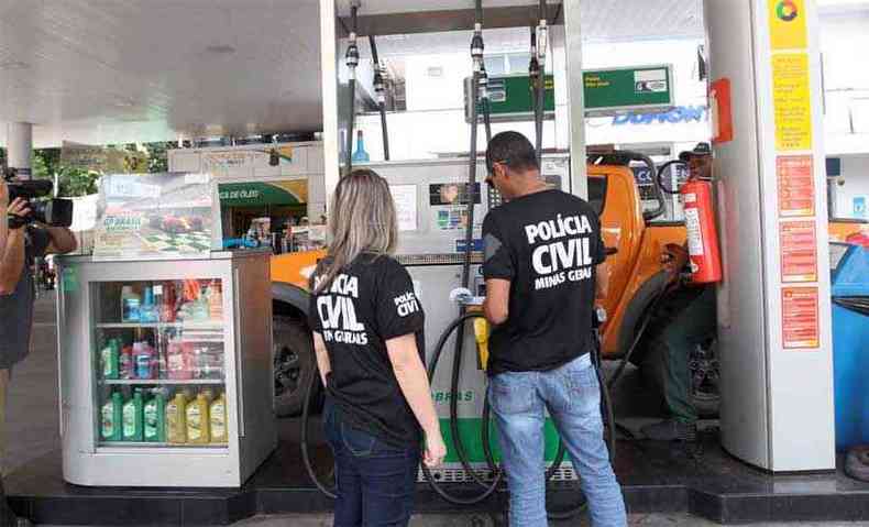 Operao vistoriou 35 revendas na capital. Preo da gasolina est 1,68% mais caro na refinaria a partir de hoje (foto: Jair Amaral/EM/D.A PRESS)