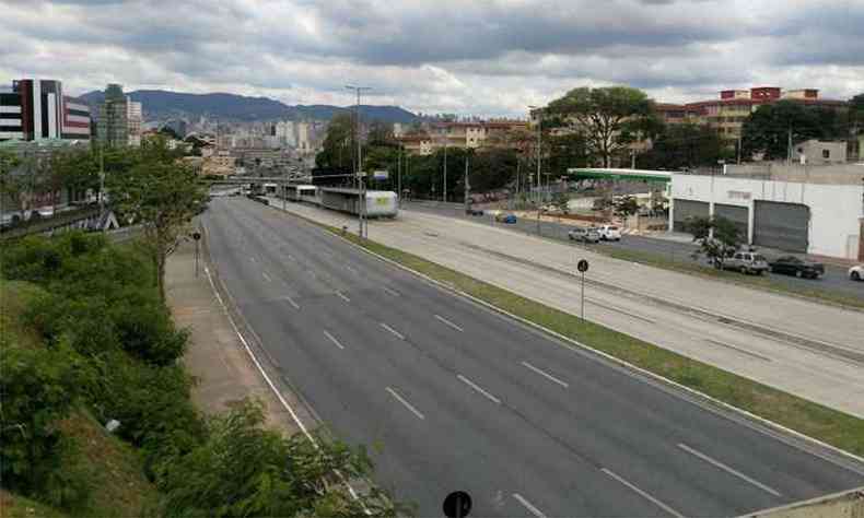 Avenida Antnio Carlos, prximo  UFMG(foto: Guilherme Paranaba/EM/D.A Press)
