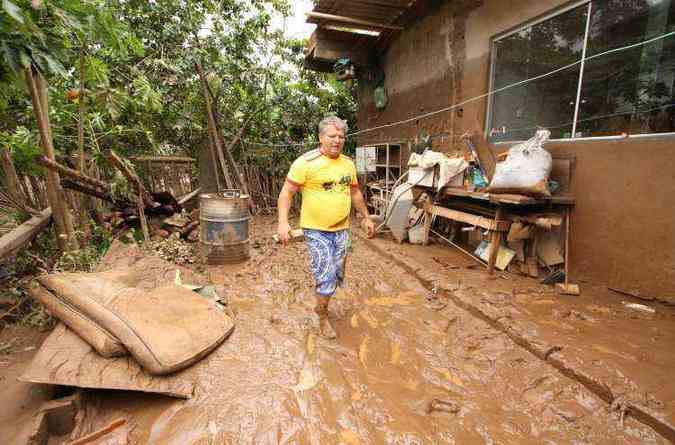 Em Ferros, 600 pessoas foram desalojadas por causa do temporal(foto: Edsio Ferreira/EM/D.A/Press)