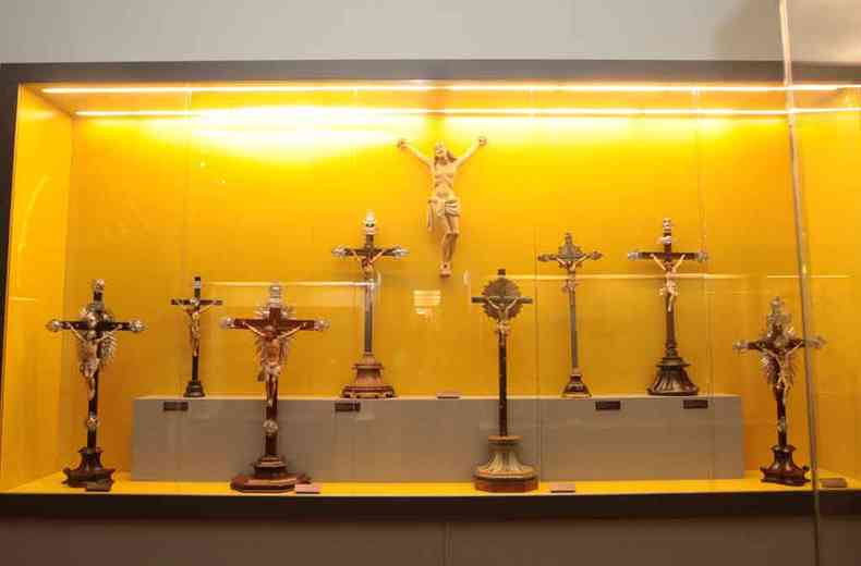 Peas sacras se destacam no acervo do Museu Mineiro, no Funcionrios(foto: Jair Amaral/EM/D.A Press)