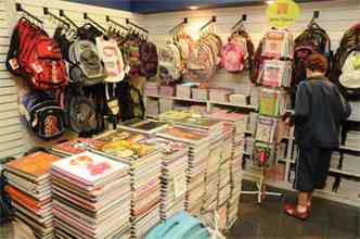 Consumidor deve pesquisar duas ou trs lojas antes comprar o material escolar(foto: (Marcos Vieira/EM/D.A Press) )