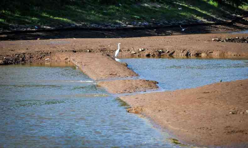 barragem Santa Lcia  esvaziada