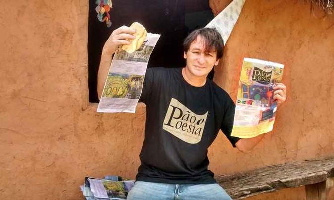 O poeta Diovani Mendonça criou projeto que imprime versos em embalagens de pão e acabou citado em questão(foto: Arquivo pessoal) O poeta Diovani Mendonça criou projeto que imprime versos em embalagens de pão e acabou citado em questão(foto: Arquivo pessoal)