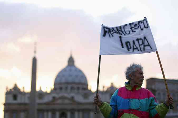 Expectativa marca perodo de durao do Conclave(foto: REUTERS/Alessandro Bianchi )