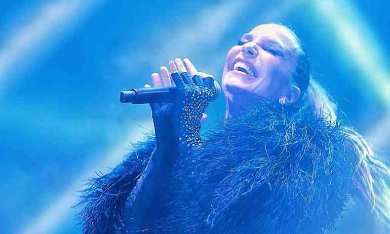 Ivete Sangalo canta no palco do Expominas, em BH