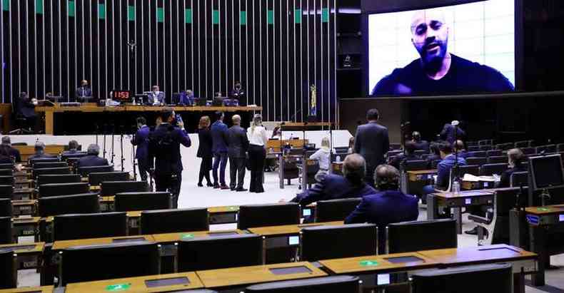Em sesso na noite de ontem, plenrio seguiu voto da relatora, que defendeu a manuteno do deputado pelo Rio na cadeia(foto: Fotos: Michel Jesus/Cmara dos Deputados)