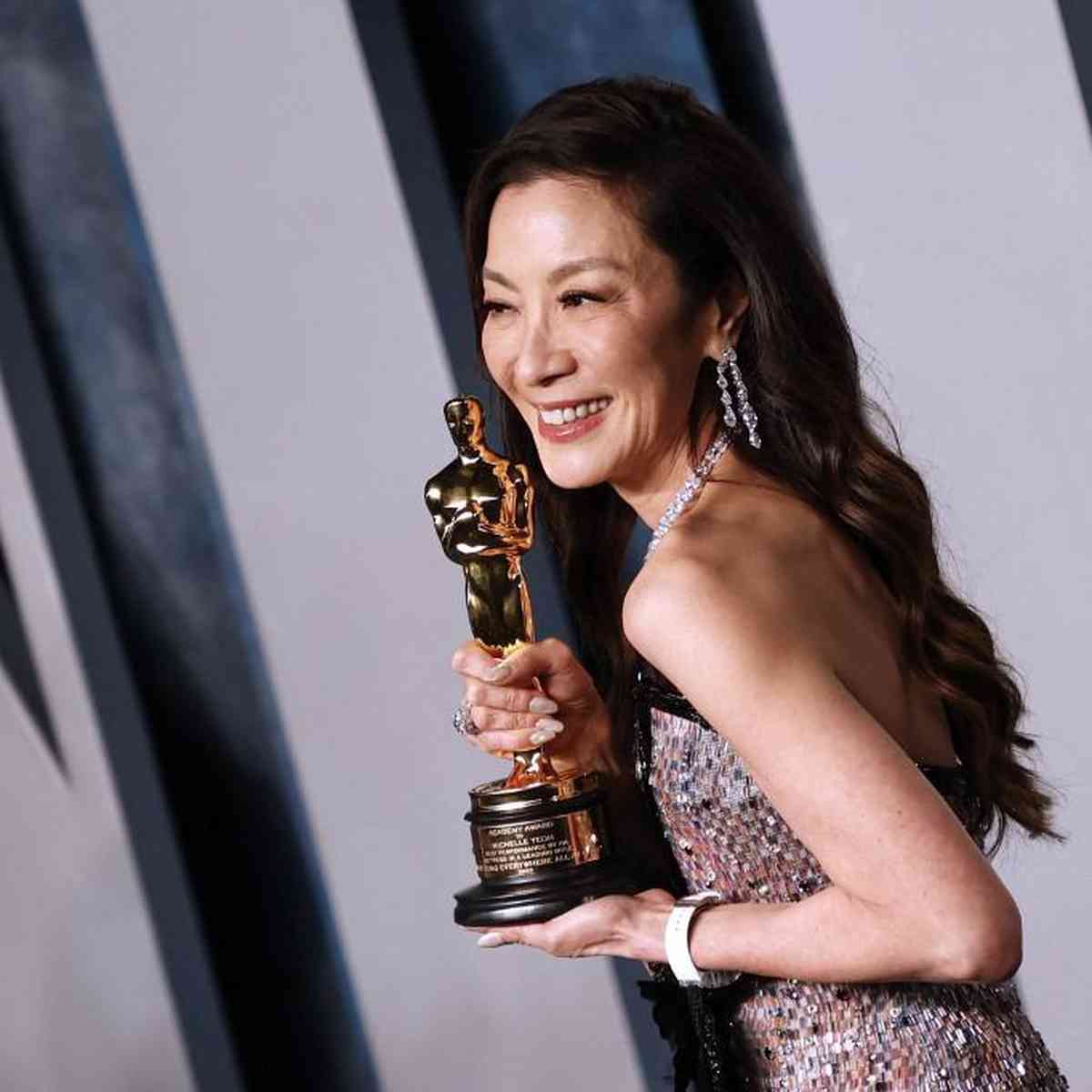Michelle Yeoh mostra ao mundo o poder do kung fu em filme - 14/03/2023 -  Folhinha - Folha