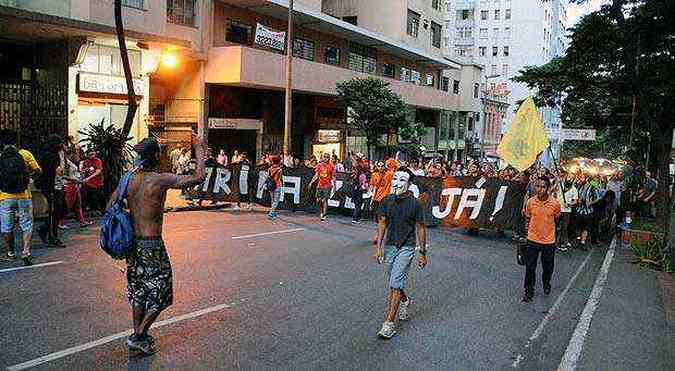 Aproximadamente 200 pessoas fizeram uma passeata pelo centro de Belo Horizonte(foto: Marcos Vieira/EM/D.A.Press)