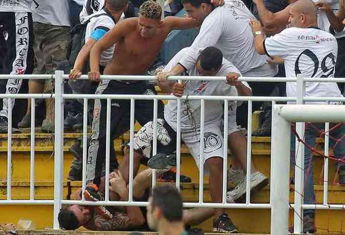 A confuso ocorreu durante o ltimo jogo do Brasileiro de 2013, no dia 8 de dezembro(foto: AFP PHOTO/HEULER ANDREY )