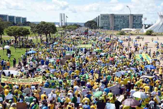 Manifestantes ocuparam as vias do Congresso, em Braslia, para protestar contra a presidente DilmaEVARISTO SA / AFP