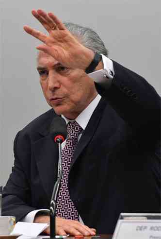 Vice-presidente Michel Temer defende, no entanto, cautela antes do rompimento com os petistas(foto: Antnio Cruz/Agncia Brasil)