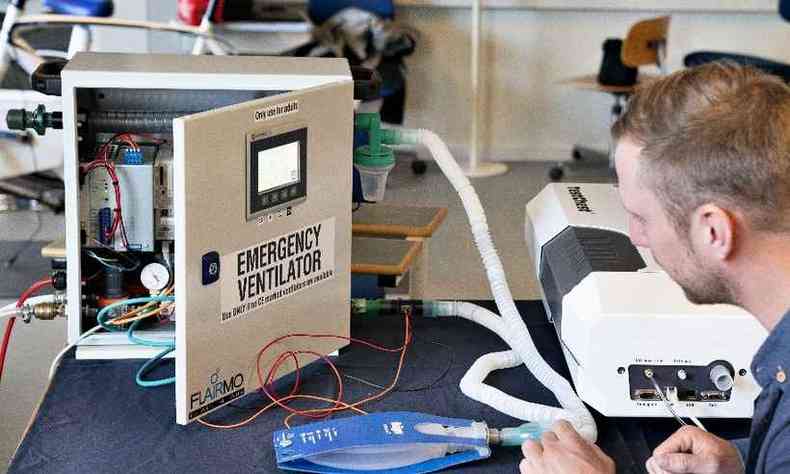Respirador de emergncia  apresentado na Dinamarca, que vem sofrendo com a falta do equipamento para enfrentar a pandemia(foto: Henning Bagger / Ritzau Scanpix / AFP)