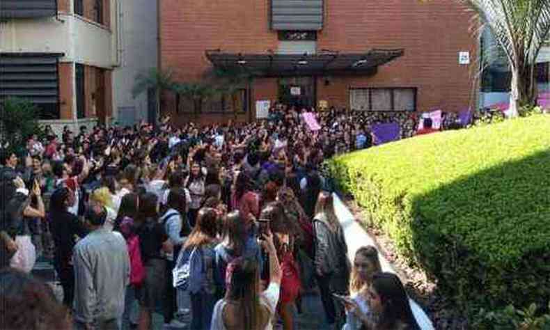 Protesto contra a visita de Bolsonaro pela manh (foto: Twitter/Reproduo)