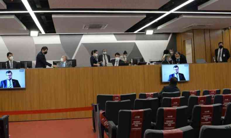 Reunio desta quarta-feira aprovou requerimentos e contou com depoimentos de secretrios(foto: Clarissa Barante/Assembleia Legislativa de Minas Gerais)