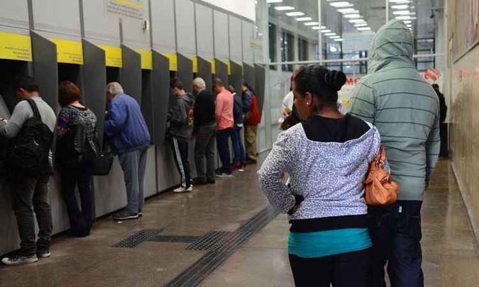 Além de contas bancárias, os clientes da conta-salário poderão transferir recursos para outras contas de pagamento(foto: Rovena Rosa/Agência Brasil)/Rovena Rosa/Agência Brasil) Além de contas bancárias, os clientes da conta-salário poderão transferir recursos para outras contas de pagamento(foto: Rovena Rosa/Agência Brasil)/Rovena Rosa/Agência Brasil)
