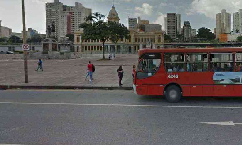 Ocorrncia foi registrada no nmero 30, em frente  Praa da Estao(foto: Reproduo/Google Street View)