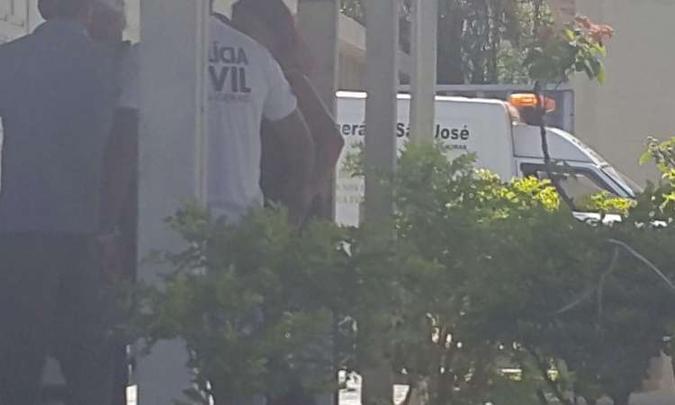 Corpo de Tiago é liberado no IML de Mariana, que está funcionando próximo a um dos cemitérios(foto: Valquiria Lopes/EM/D.A Press) Corpo de Tiago é liberado no IML de Mariana, que está funcionando próximo a um dos cemitérios(foto: Valquiria Lopes/EM/D.A Press)