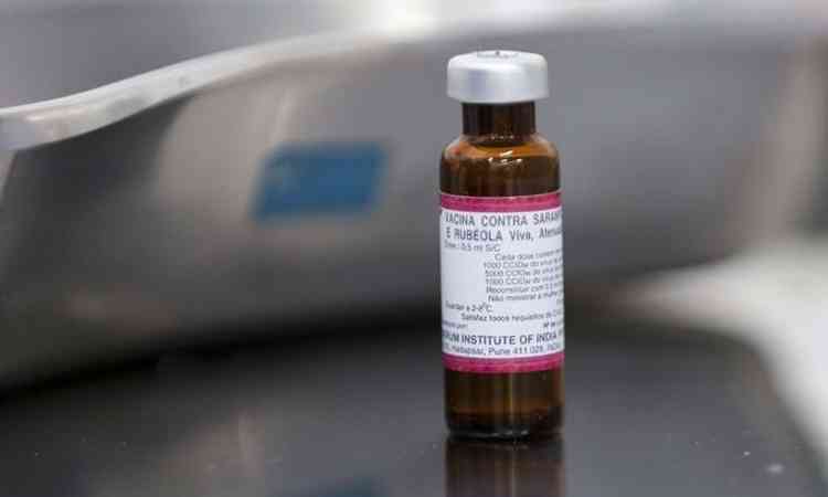 frasco da vacina contra sarampo