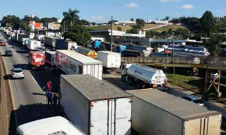 Caminhoneiros ocuparam rodovias em todo o pas(foto: Paulo Filgueiras/EM/D.A Press)