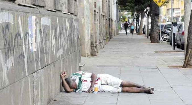 Na Guaicurus, situa��o piorou ainda mais com a migra��o de moradores de rua (foto: Beto Magalh�es/EM/D.A Press. Brasil )