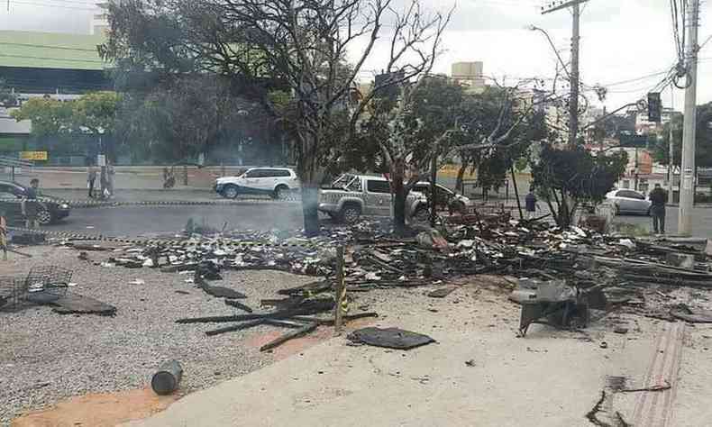 Aps o incndio 'Casa da rvore' foi totalmente destruda(foto: Heitor Peixoto/ Divulgao)