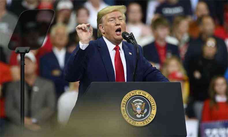 Donald Trump durante O comcio de campanha no Target Center, nessa quinta-feira, em Minneapolis, Minnesota(foto: Stephen Maturen/AFP)